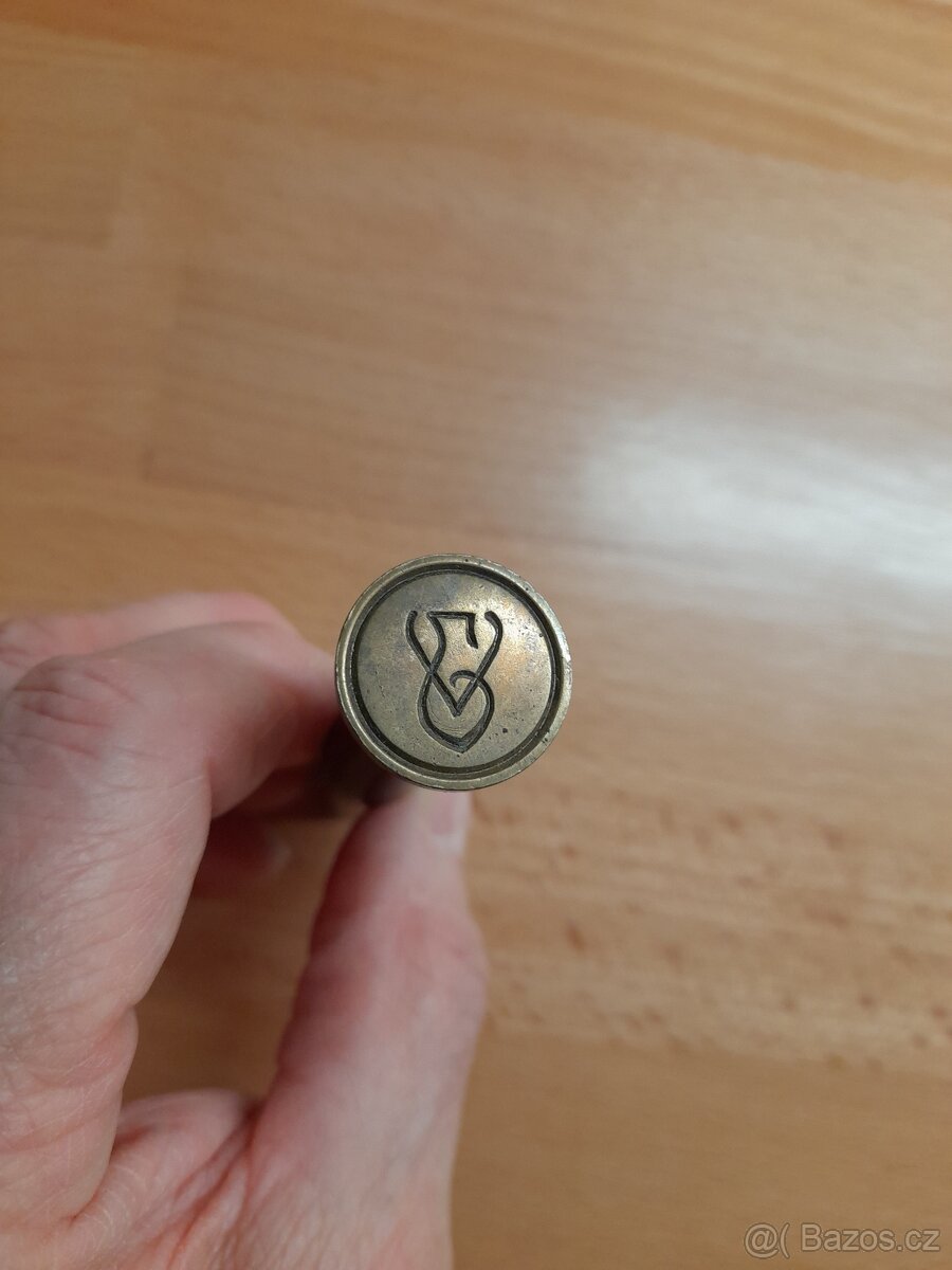 Pečetidlo iniciály JV - 2
