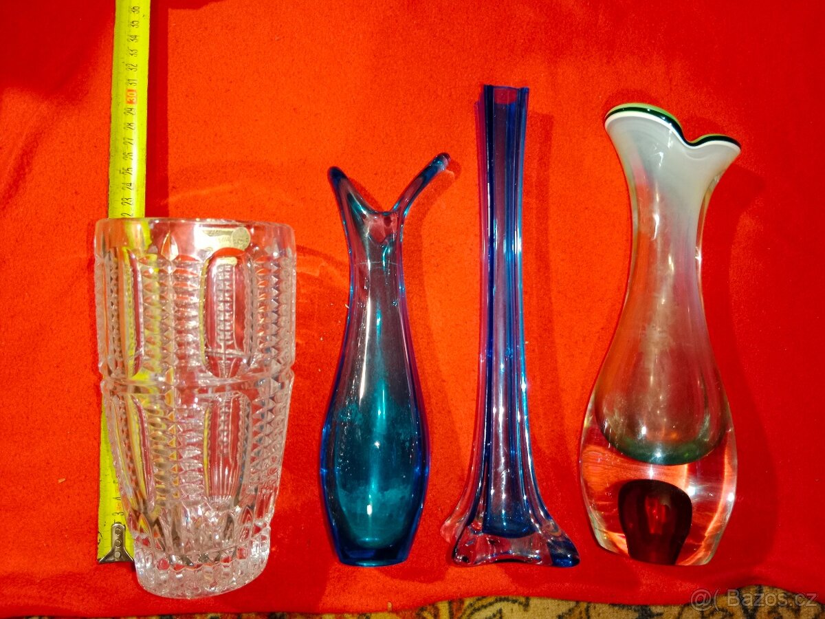 Vázy 30 ks - skleněné, porcelánové a mosazné - 2