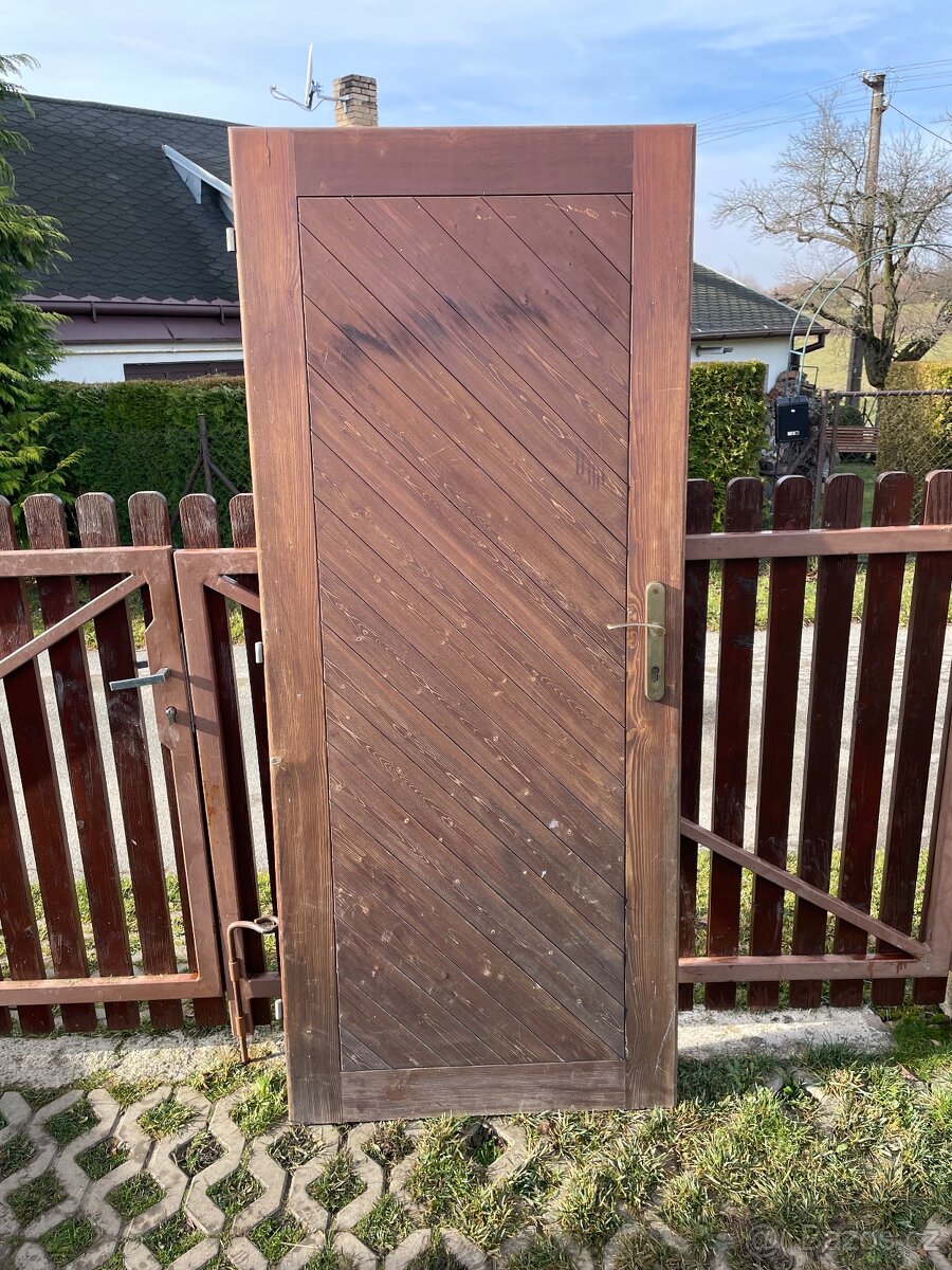 Dřevěné vchodové dveře 80 levé - 2