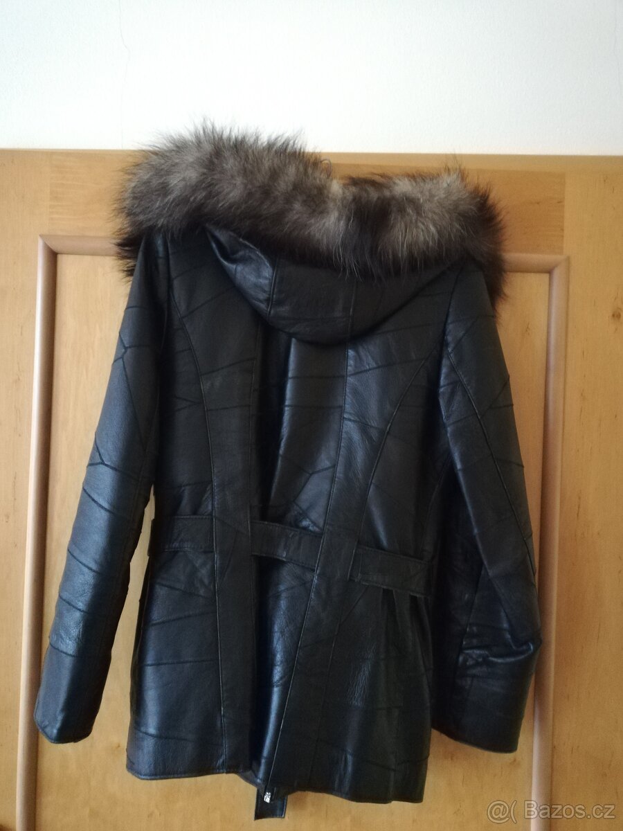 dámská kožená bunda s kapucí a kožíškem vel. 38/M - 2