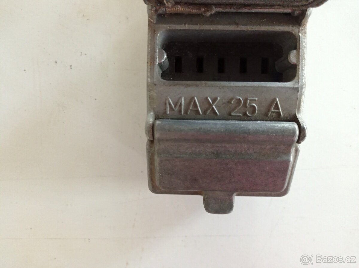 Plochá (čápová) trojzásuvka 380 V / 25 A - 2