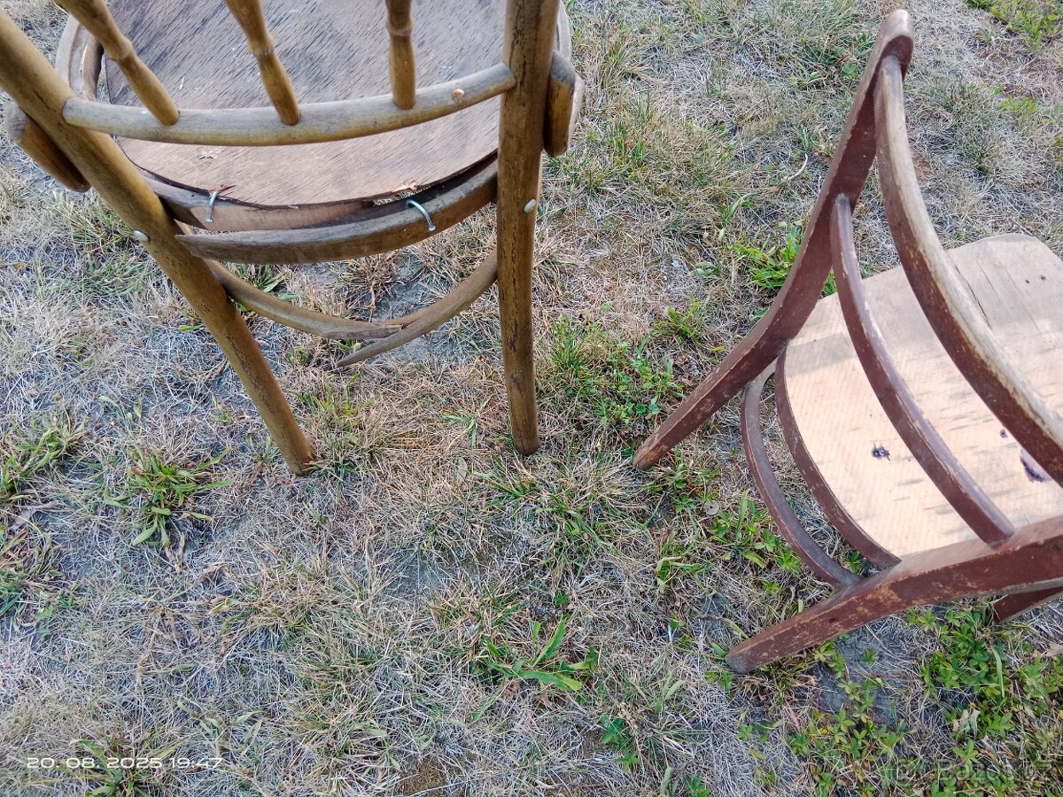 Dvě židle k renovaci - 2