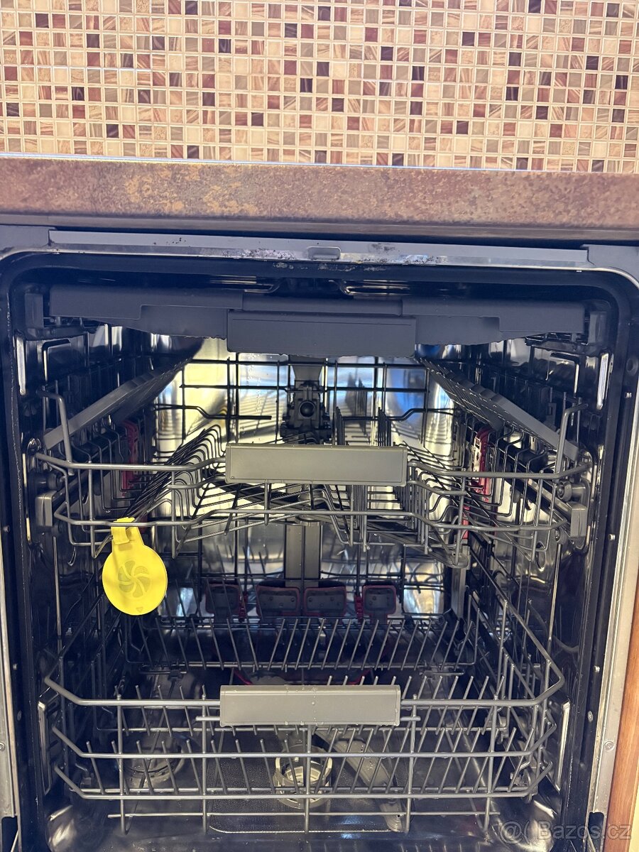 Whirpool vestavena 90 cm - 2