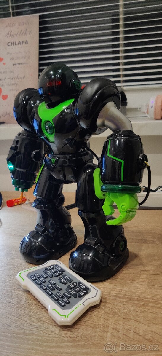 Mluvící robot Artur - 2