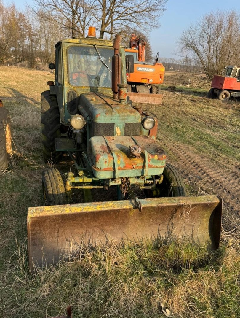 Traktorbagr Bělorus - 2