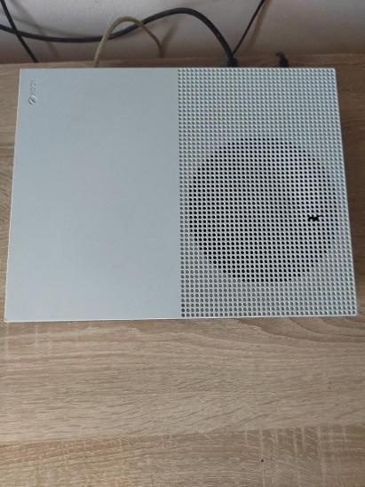 Xbox one s kosmetickou vadou - 2