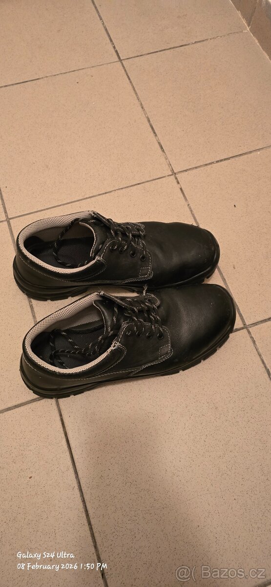 Prodám pracovní boty se špičkou - VEL.44 - 2