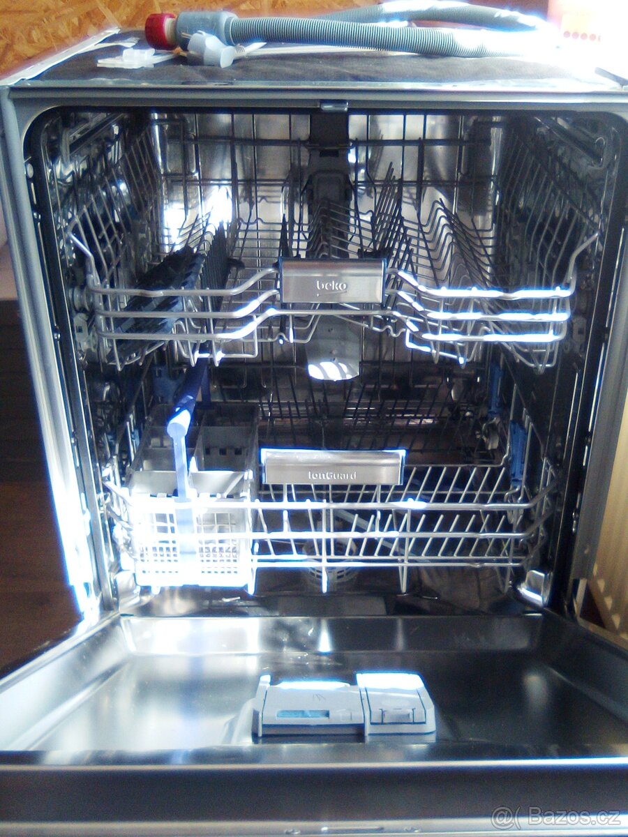 Vestavná myčka BEKO - 2