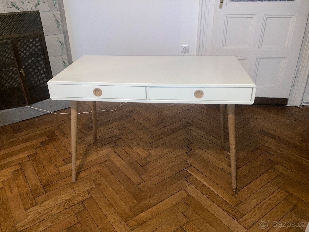 Moderní bílý stůl značky Softline - 2
