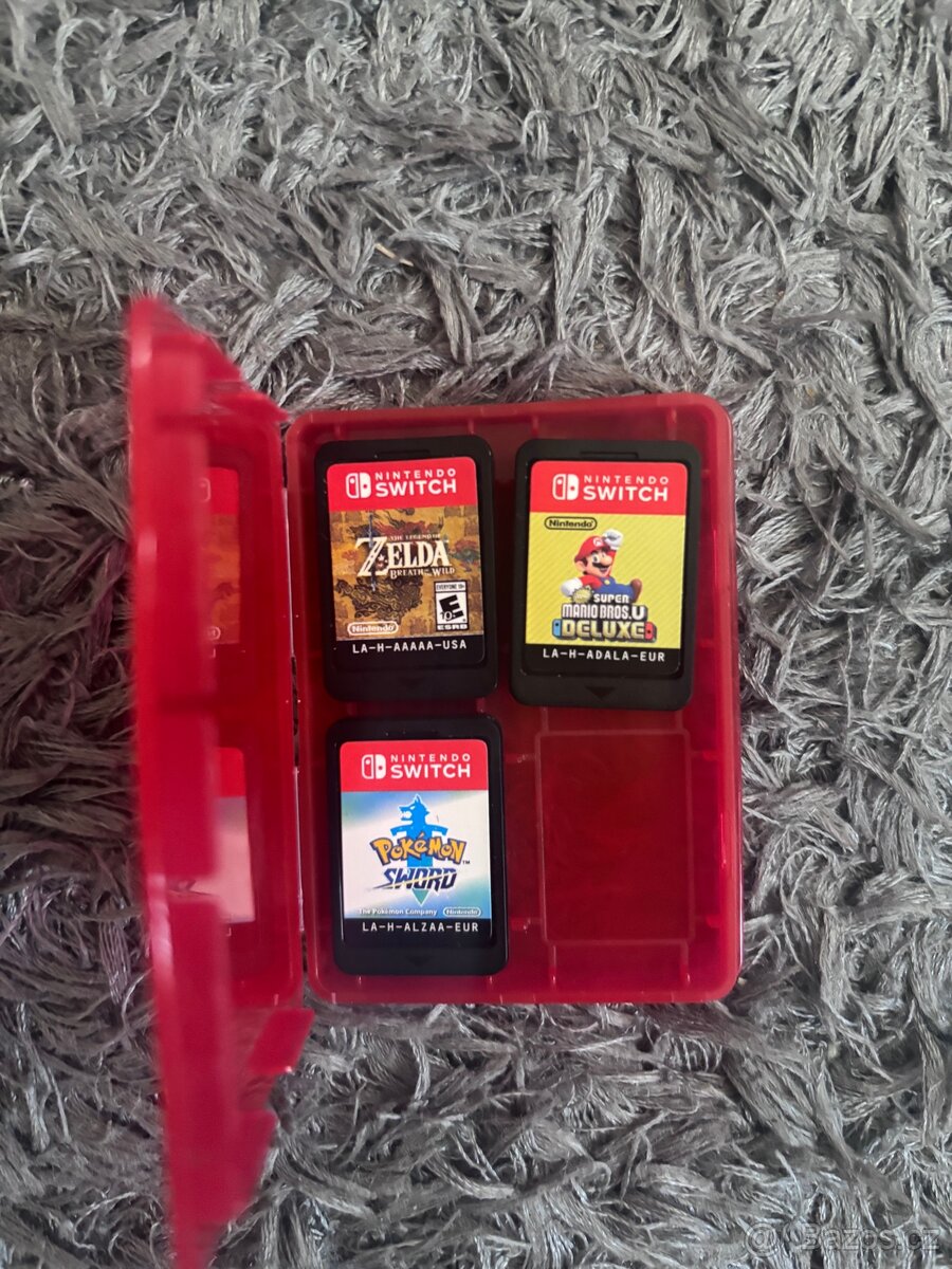 Nintendo Switch hry a příslušenství - 2
