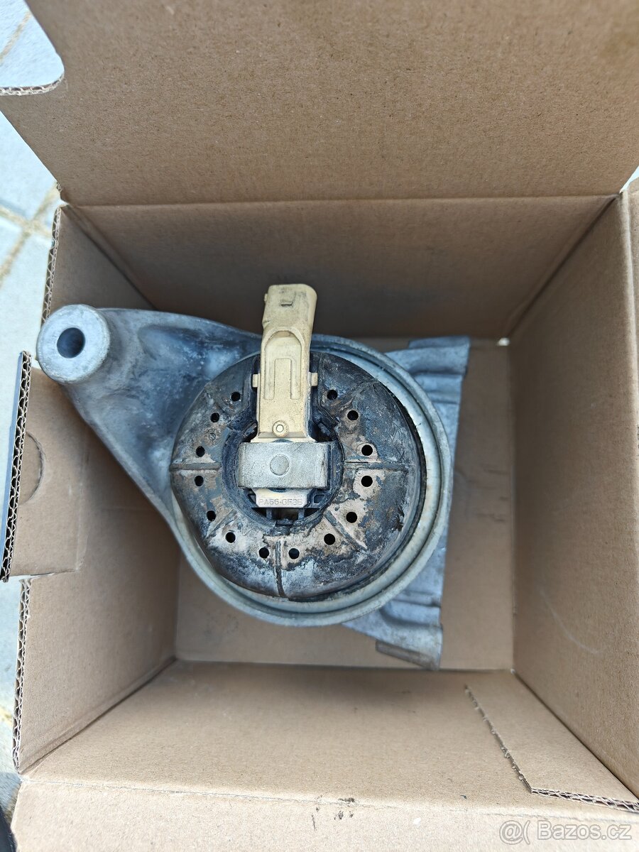 Zavěšení a uložení motoru 8W0199371CS - 2