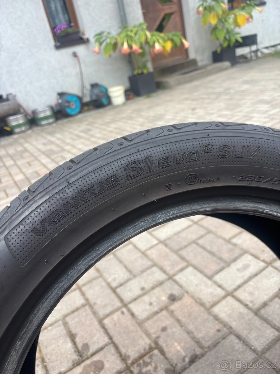 235/50R19 - 2