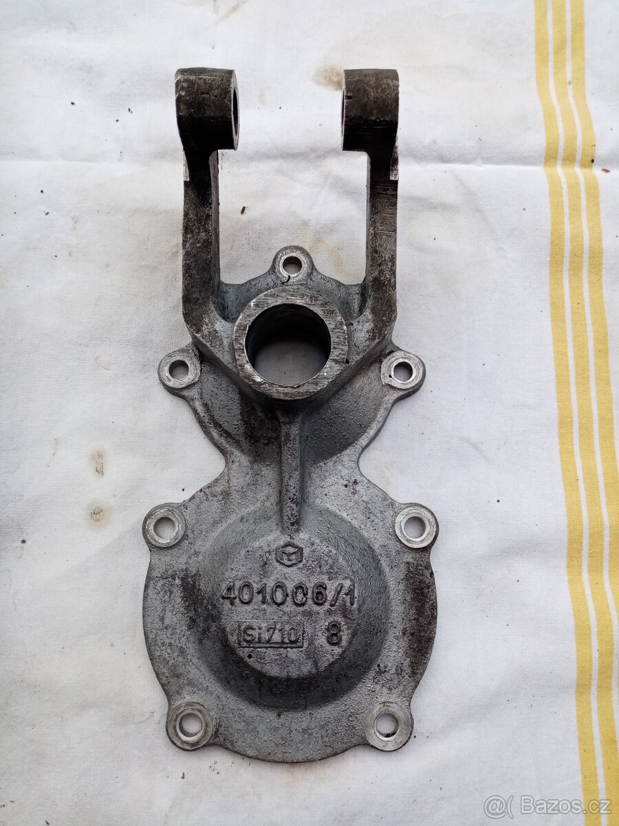 Přední víko převodovky na Multicar M22 - 2