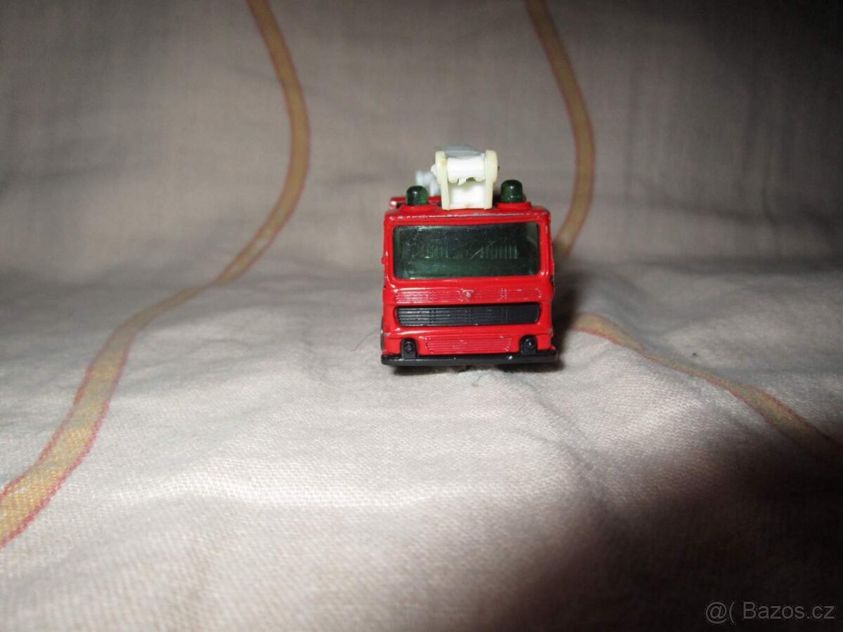 Model nákladního hasičského vozidla Snorkel MATCHBOX 1981 - 2