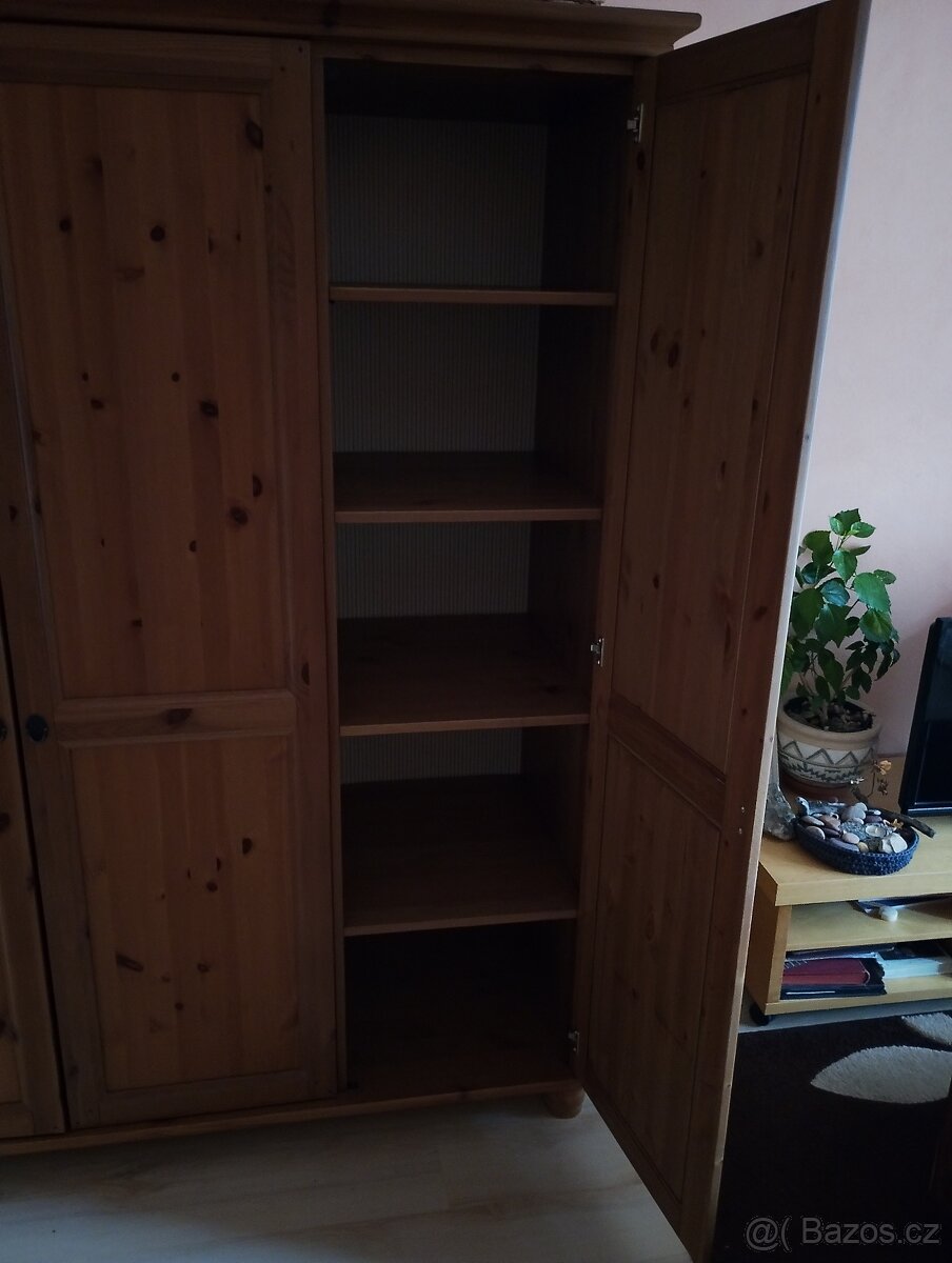 Šatní skříň - 2