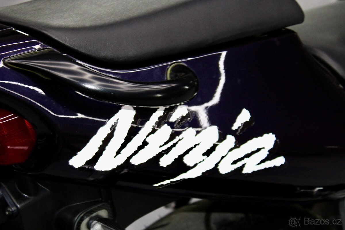 Kawasaki Ninja ZX-7R - 2