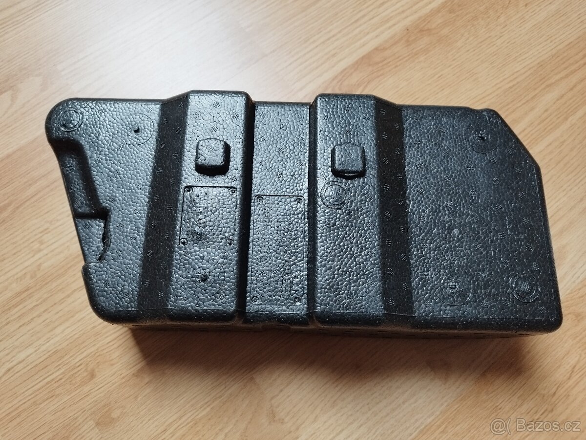 VW Golf 8 Variant - originální box na příslušenství - 2