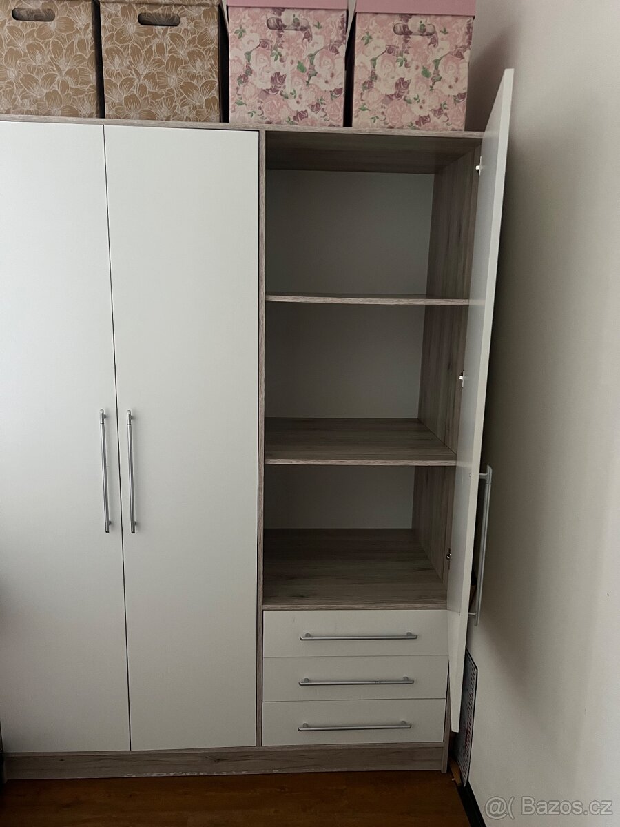 Šatní skříň - 2