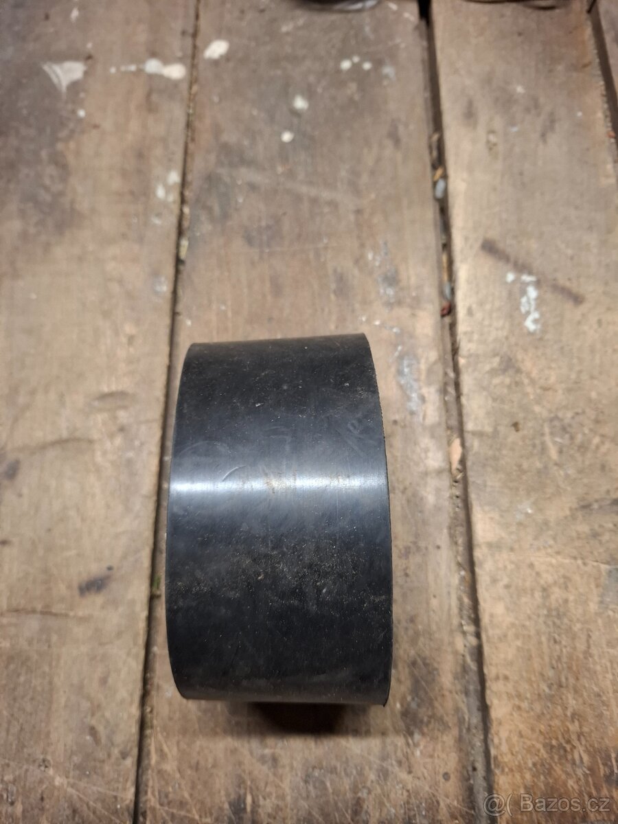 Guma mezi topení a karosérii Škoda 100, 110r, 1000MB, MBX - 2