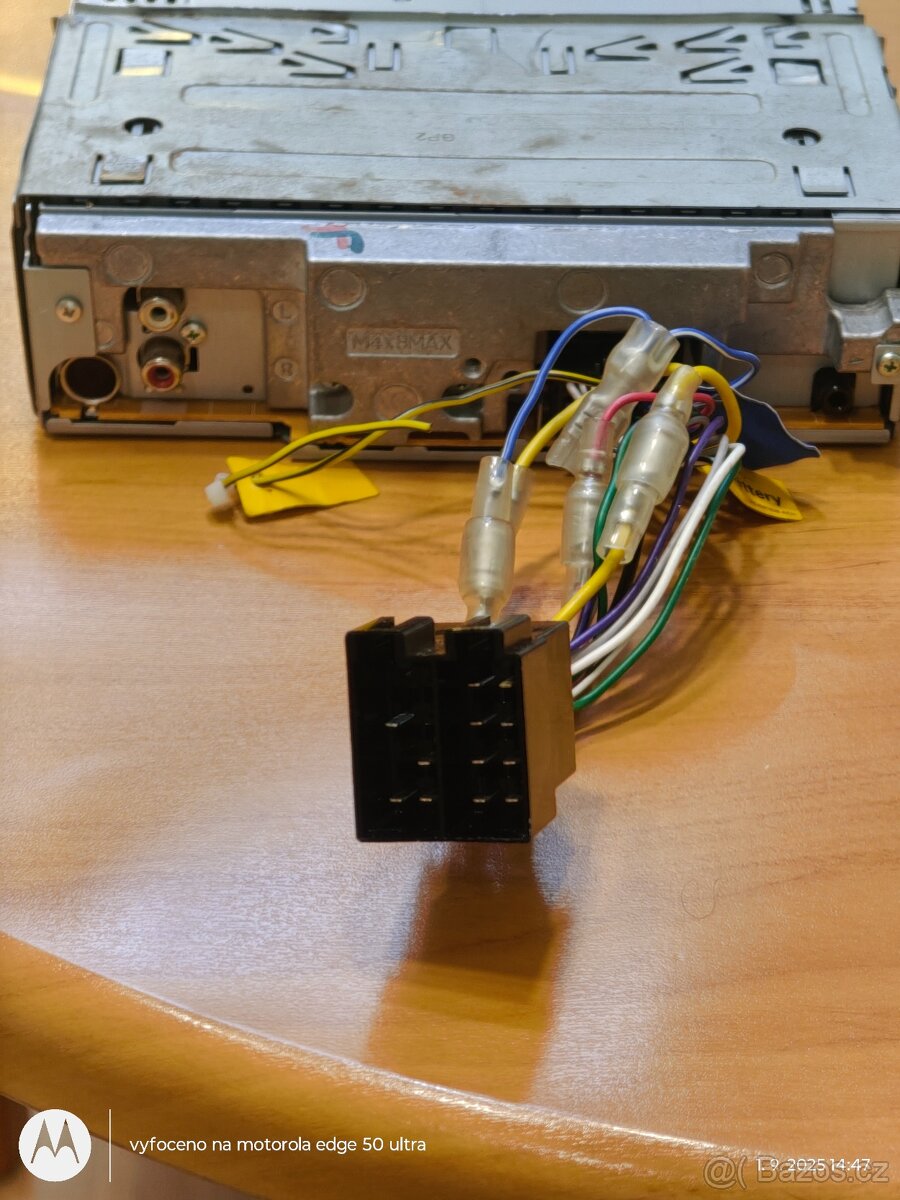 Autorádio s CD Pioneer s doplňky - 2