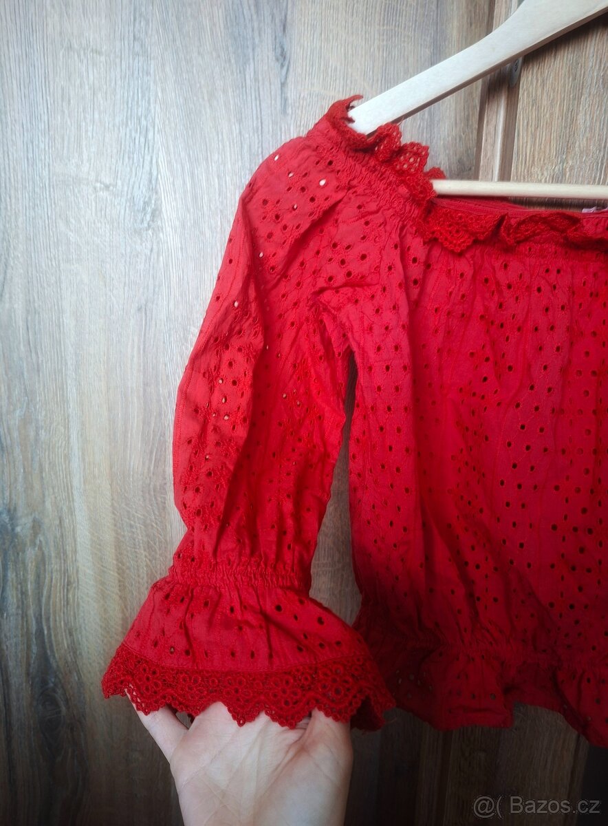 Romantická halenka s odhalenými rameny - 2