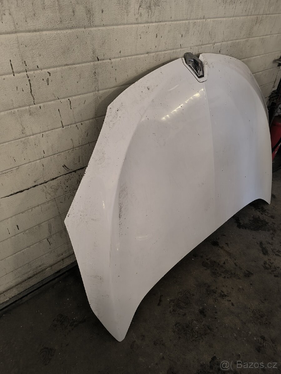 Renault Megane 3 přední kapota - 2