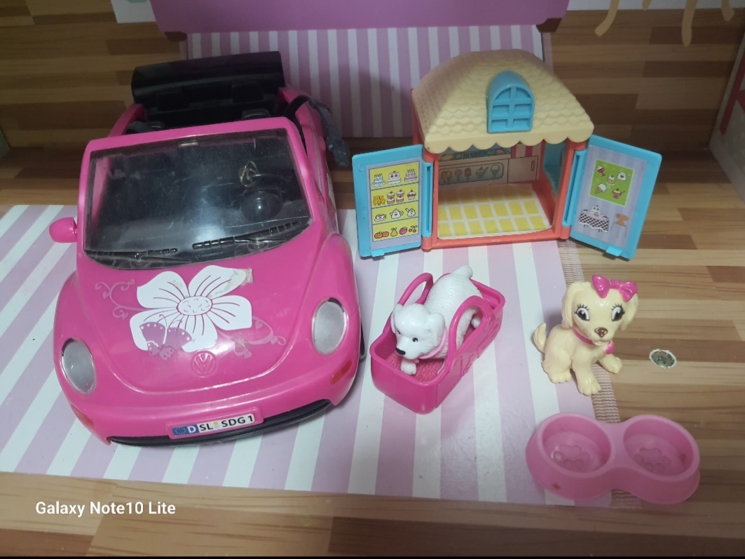 Dřevěný domeček pro panenky - 2