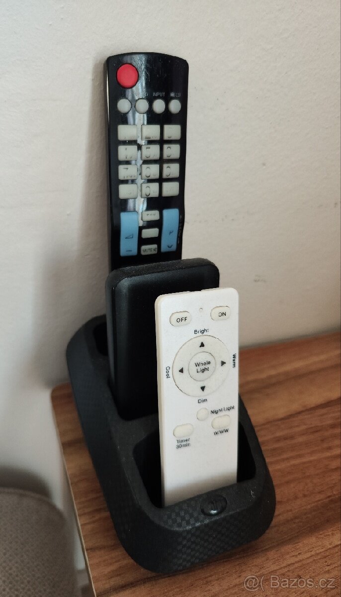 Stojan organizér na ovladače Snips - 2