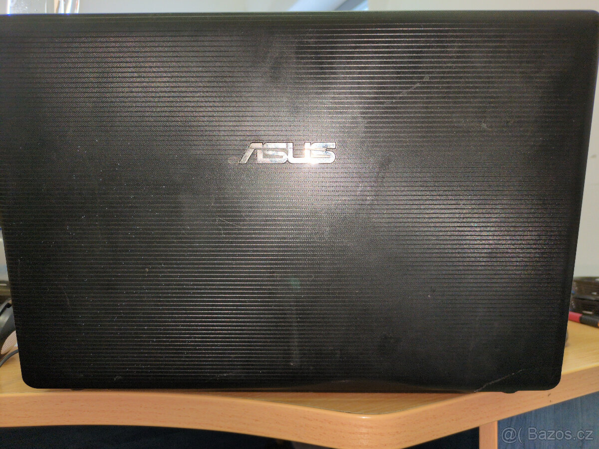 prodám notebook Asus x55c, Intel Core i3 2,4GHz, SSD - 2