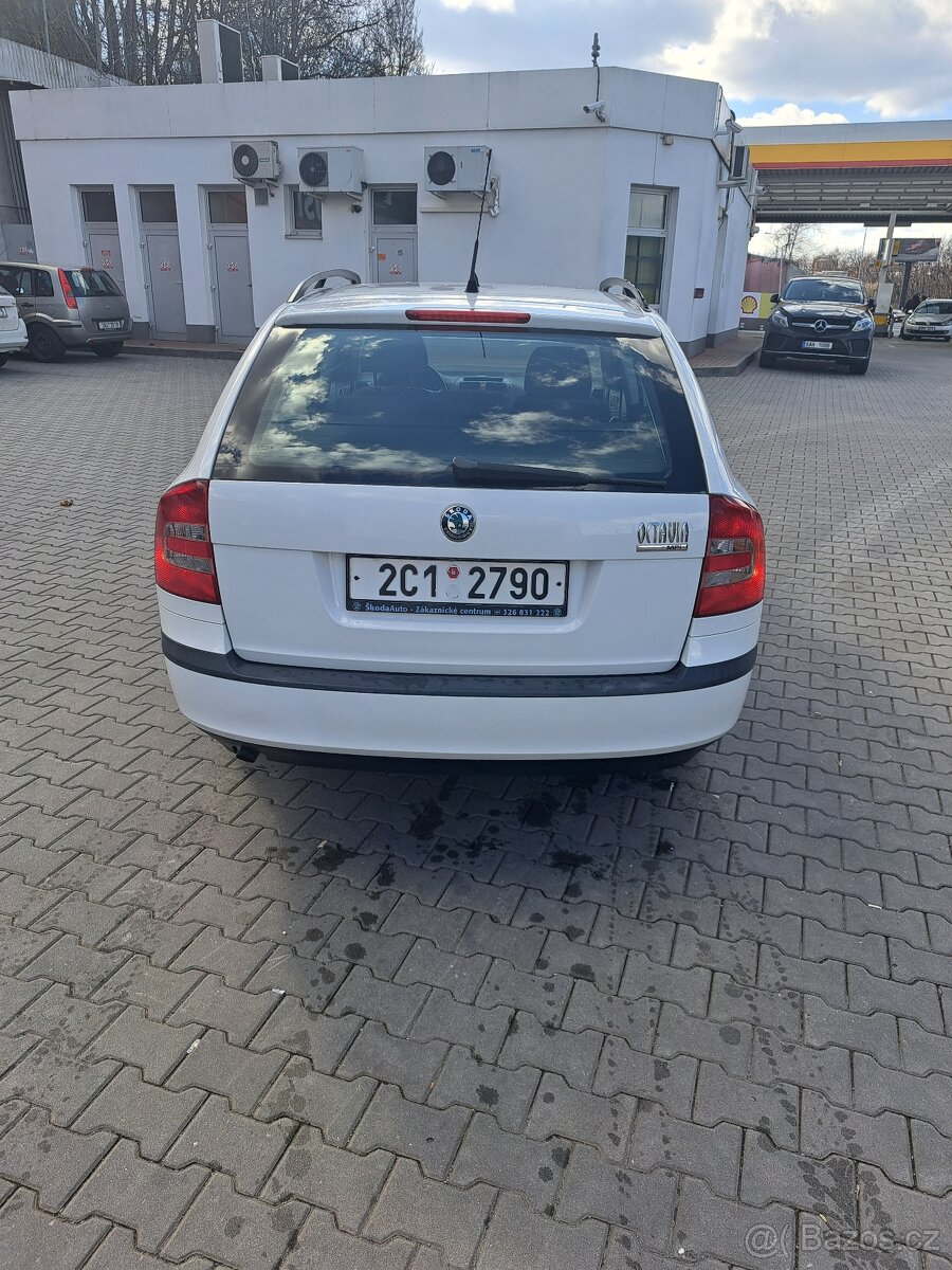 Škoda Octavia 1.6 kombi - 2