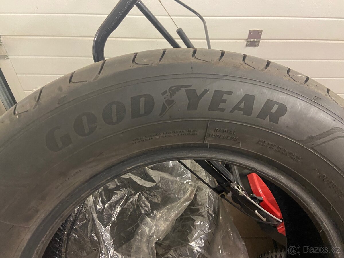 Letní pneu GoodYear 215/65 R16 - 2