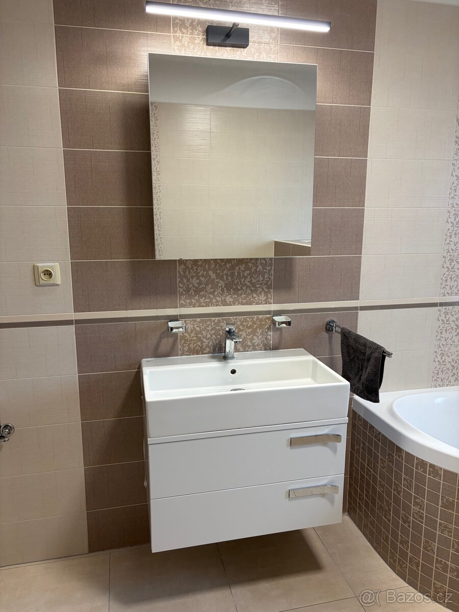 Umyvadlo baterie a skříňka - 2