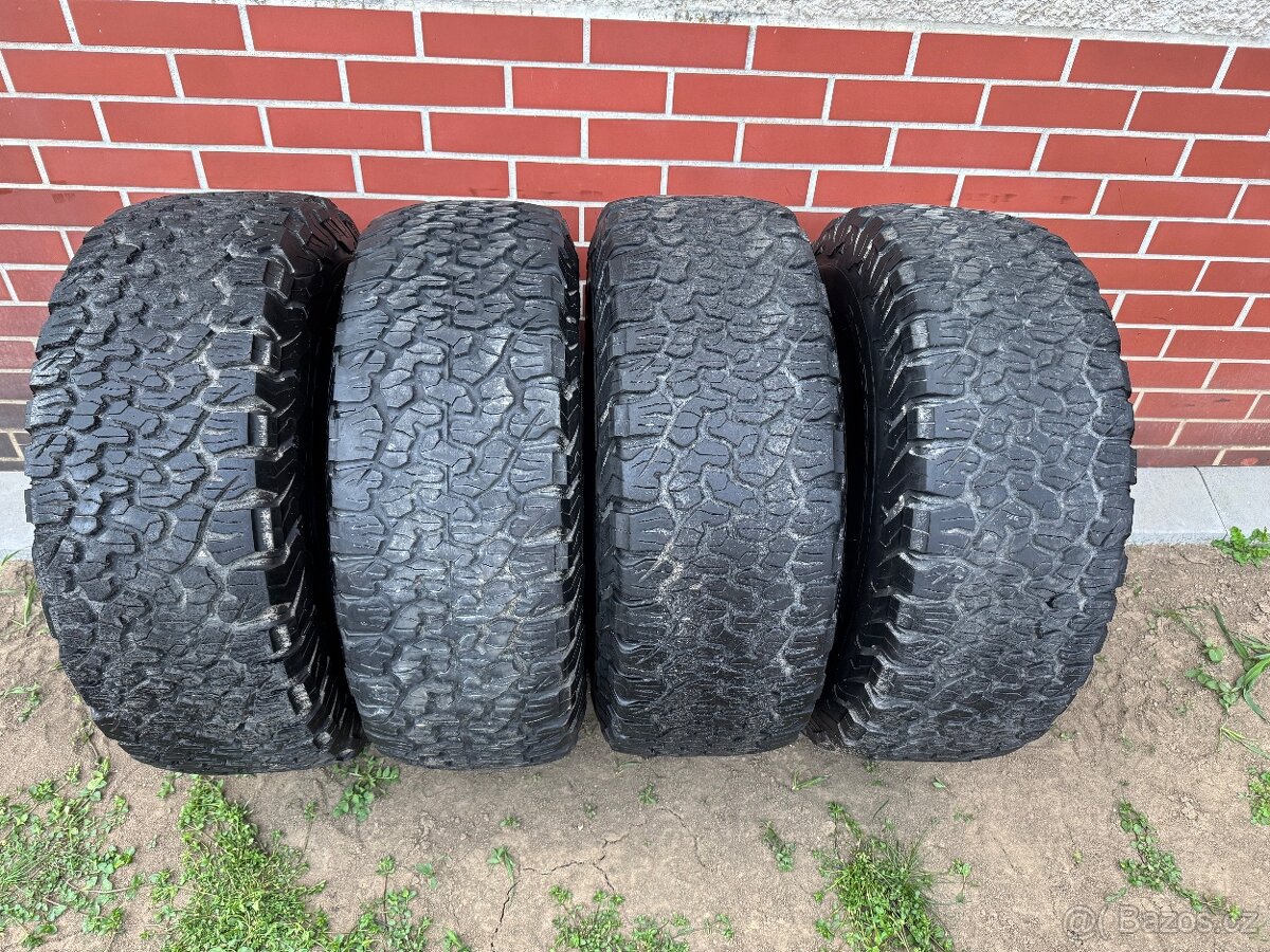 Prodám offroad pneu 315/70 r17 315/70/17 4x4 R17 SUV