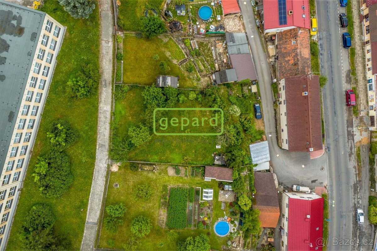 Prodej stavebního pozemku ve Zbirohu, klid, zeleň, výborná d - 2