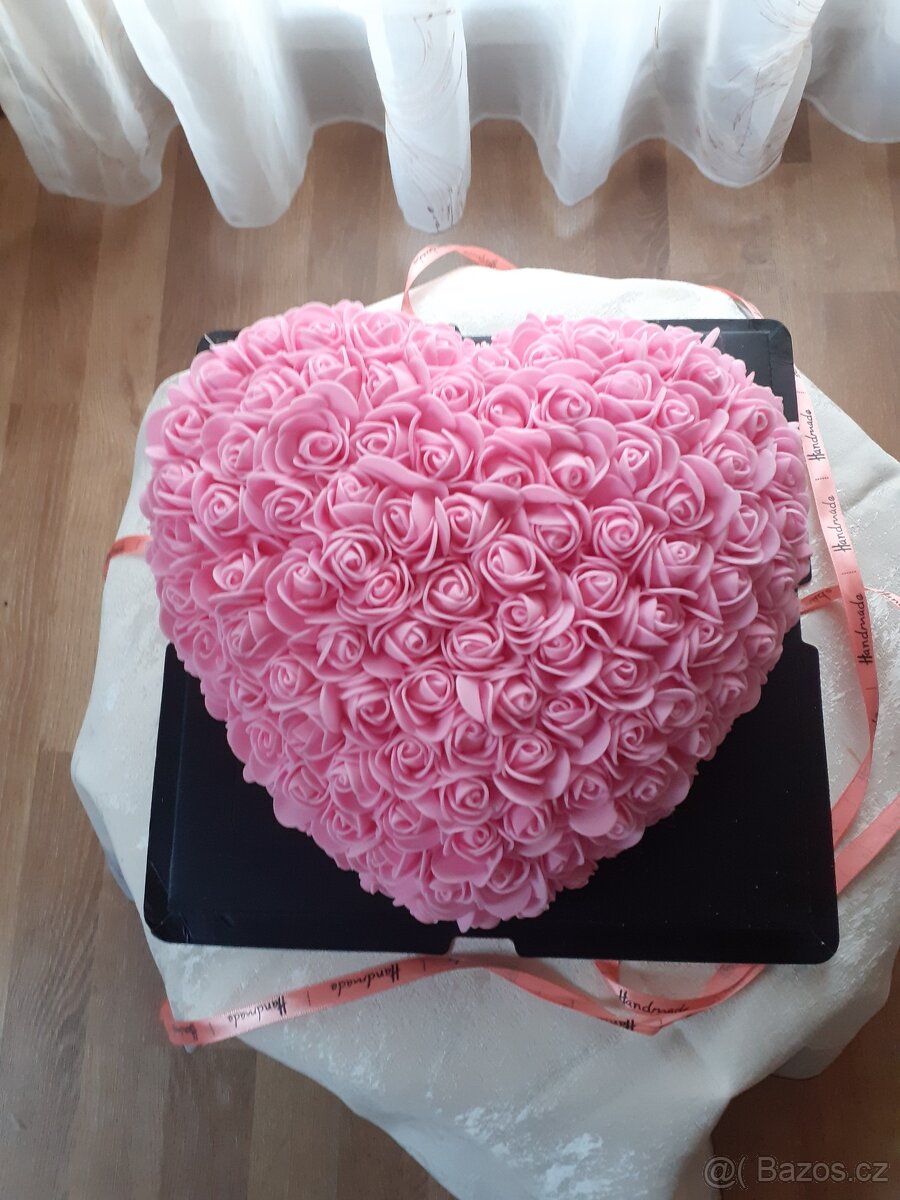 Srdíčko z umělých růžiček - rudé, červené, růžové, černo-bíl - 2