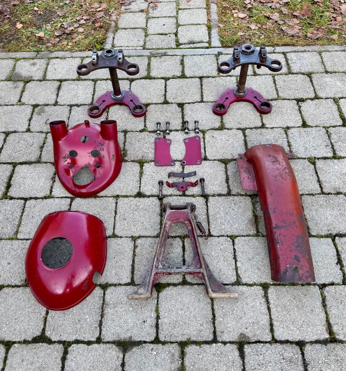 Jawa ČZ 250 350 kyvacka - dily - 2