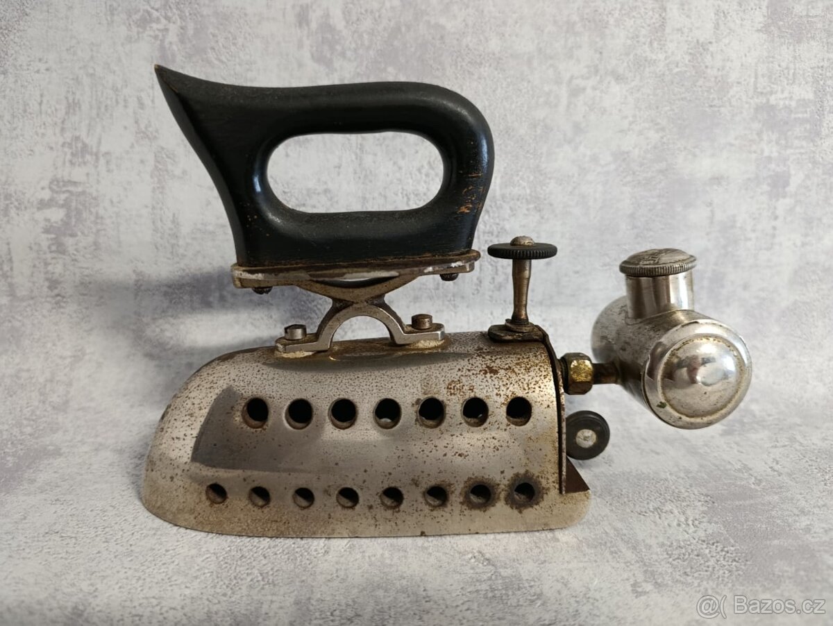 Velmi stará menší lihová žehlička OMEGA do sbírky, k dekorac - 2