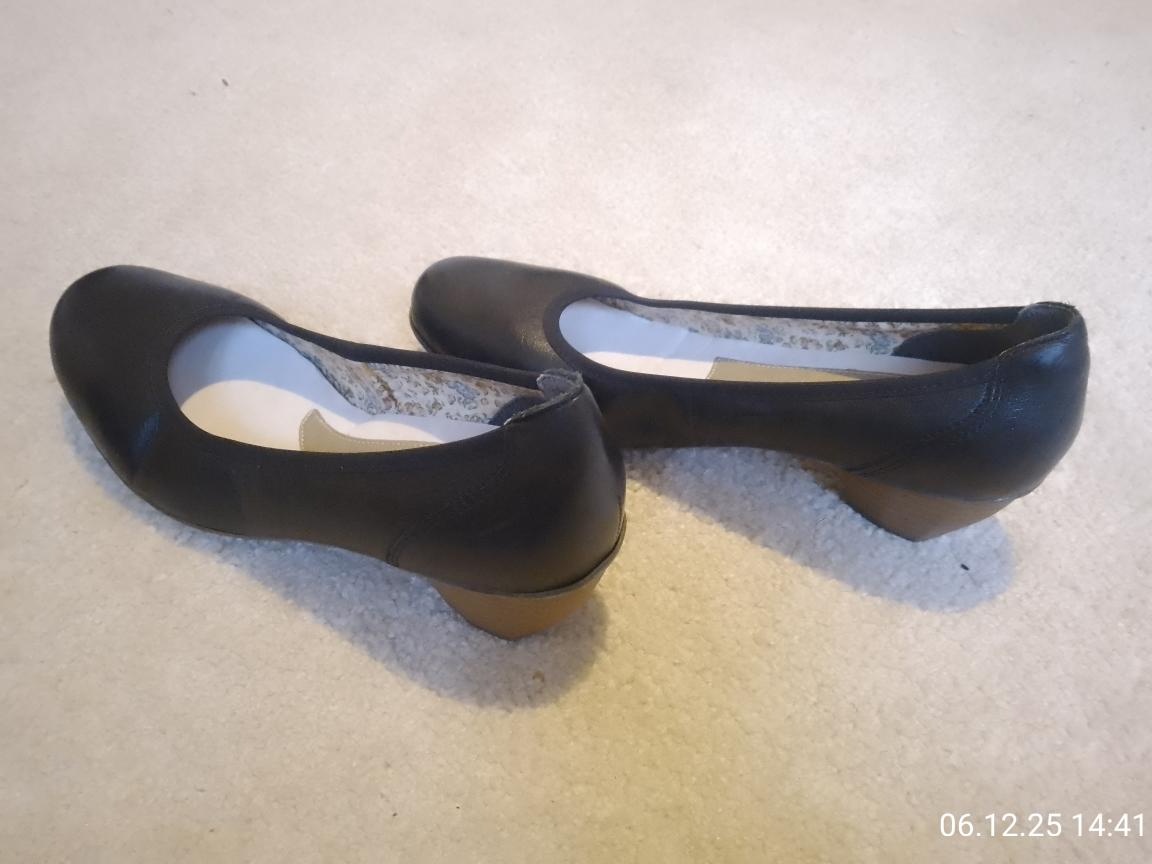 Černé celokožené lodičky č.39, zn. Rieker - 2