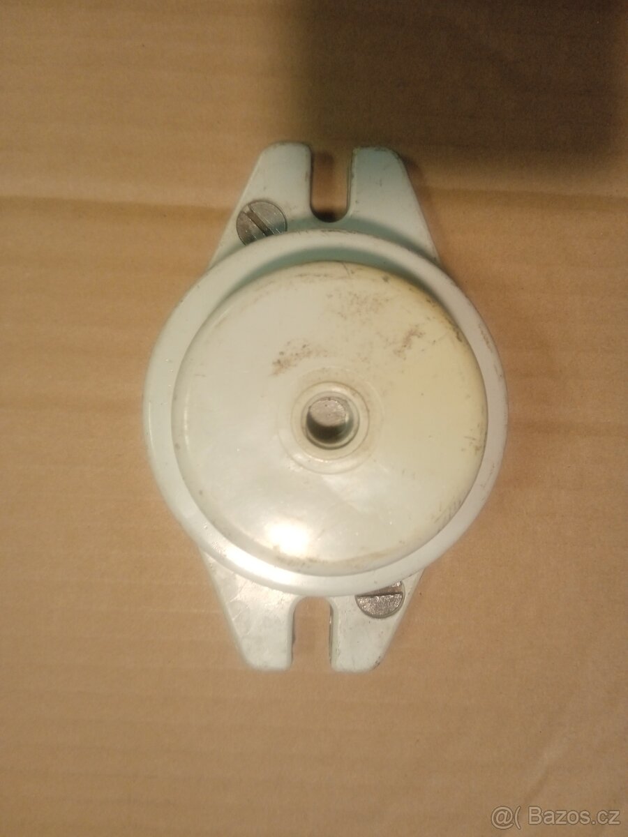 Prodám závěsné železné oka - 2