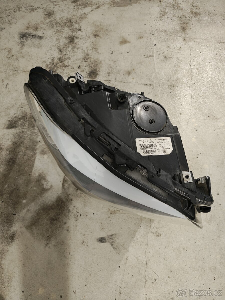 BMW F10, F11 pravý světlomet - 2