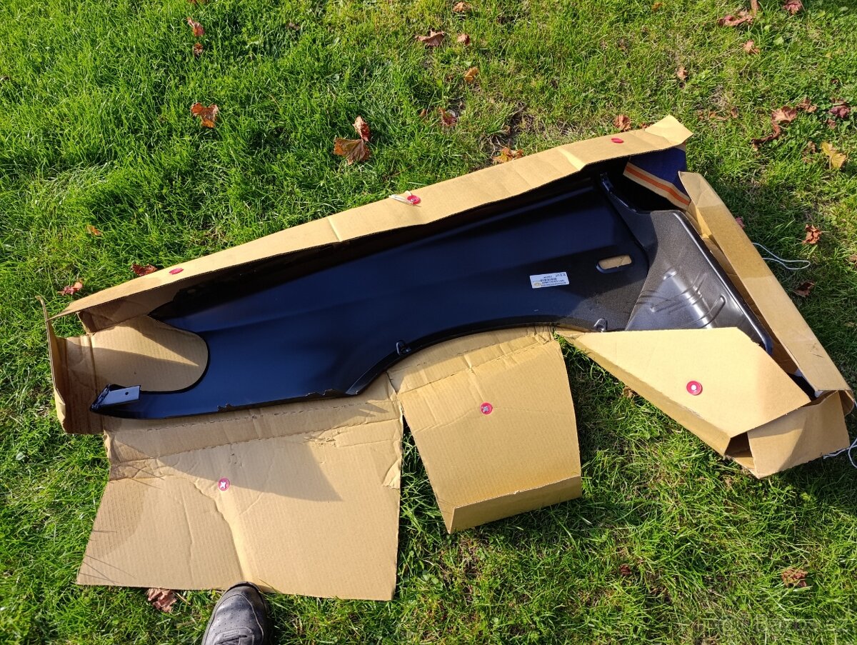 Přední blatník - pravá strana - 2