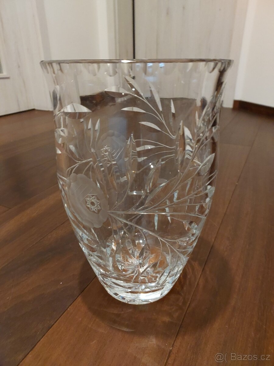 Masivní broušená váza - 2