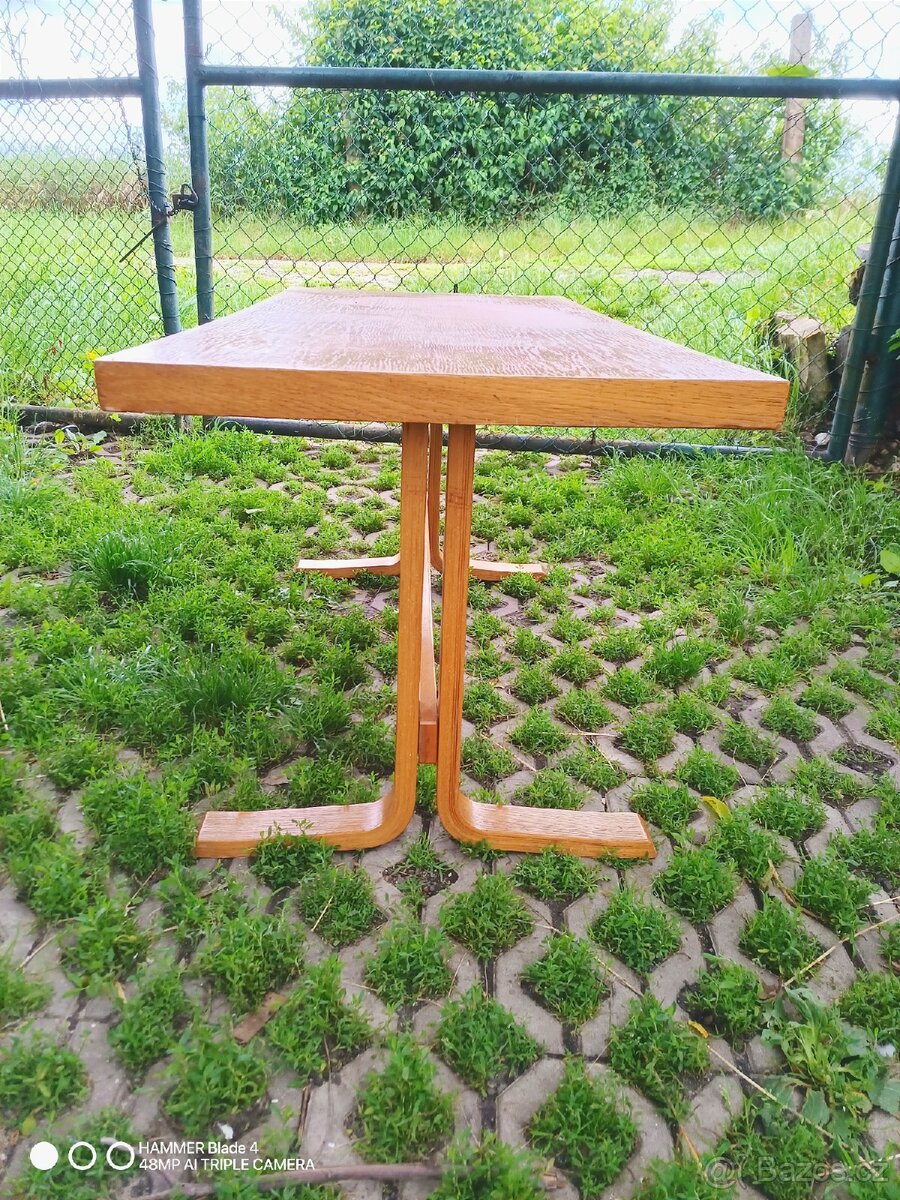 Konferenční stolek - 2