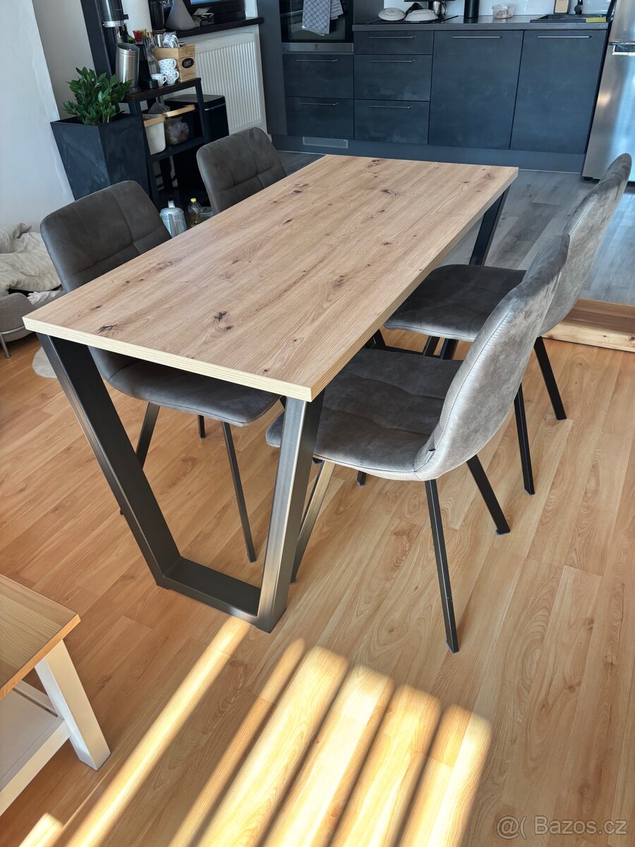 Jídelní stůl - 2