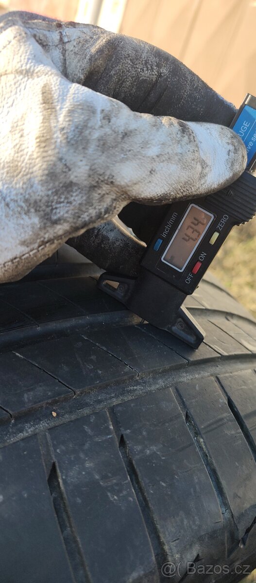 2x Pneu Bridgestone 255/45 R18 - 2