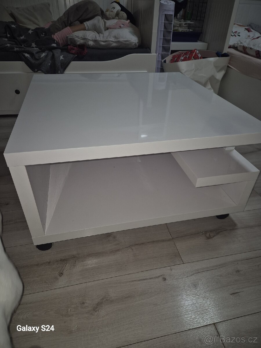 Prodám bílý lesklý konferenční stůl - 2