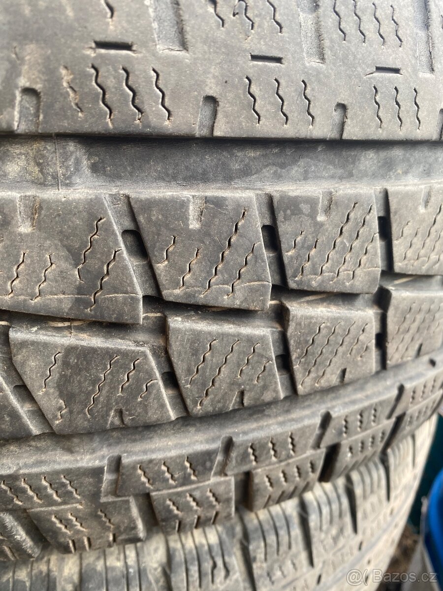 Prodám pneu Falken 235/65 16C M+S - 2