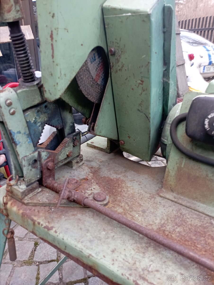 Rozbrušovací a řezací pila - 2