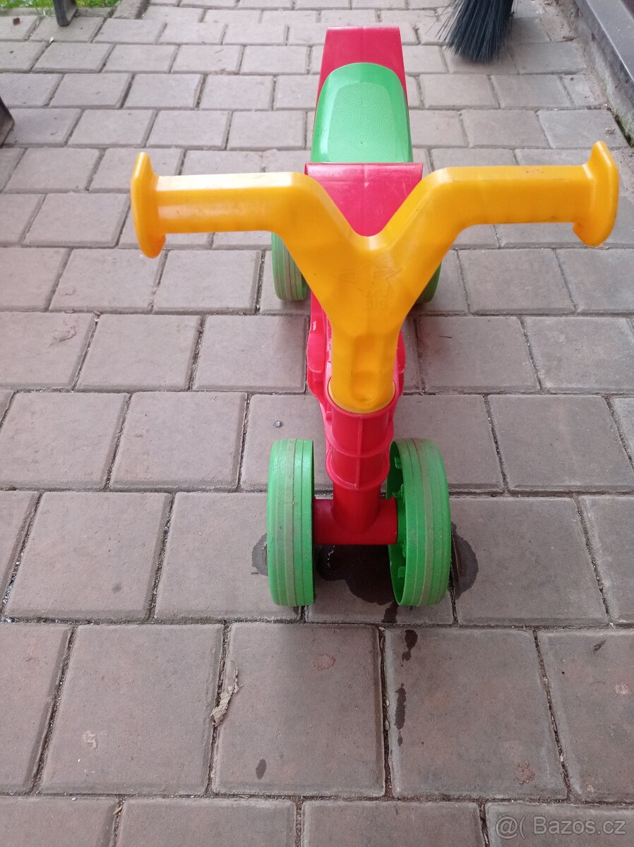 Dětské odrážedlo. - 2