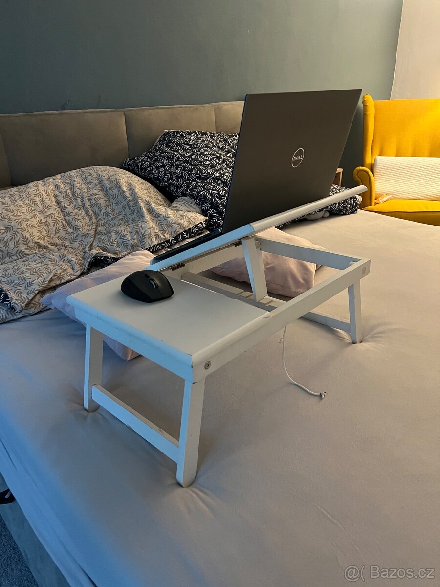 Stolek do postele - 2